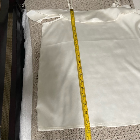 Express Off Shoulder Blouse In Ivory - Picture 8 of 9